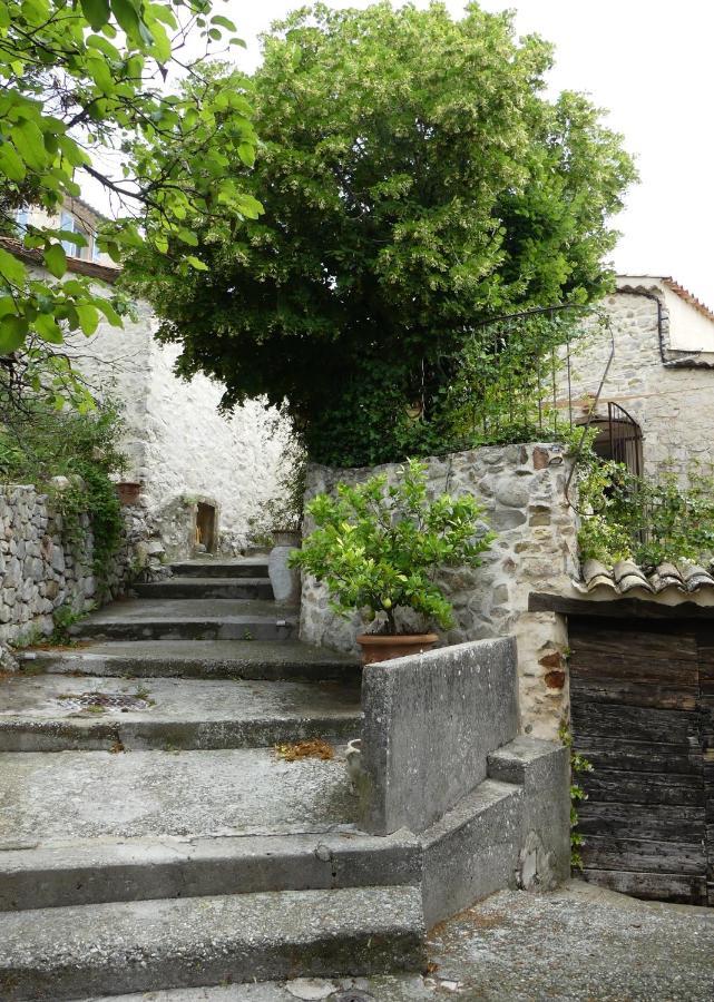 Les Vieux Murs Montfort  외부 사진