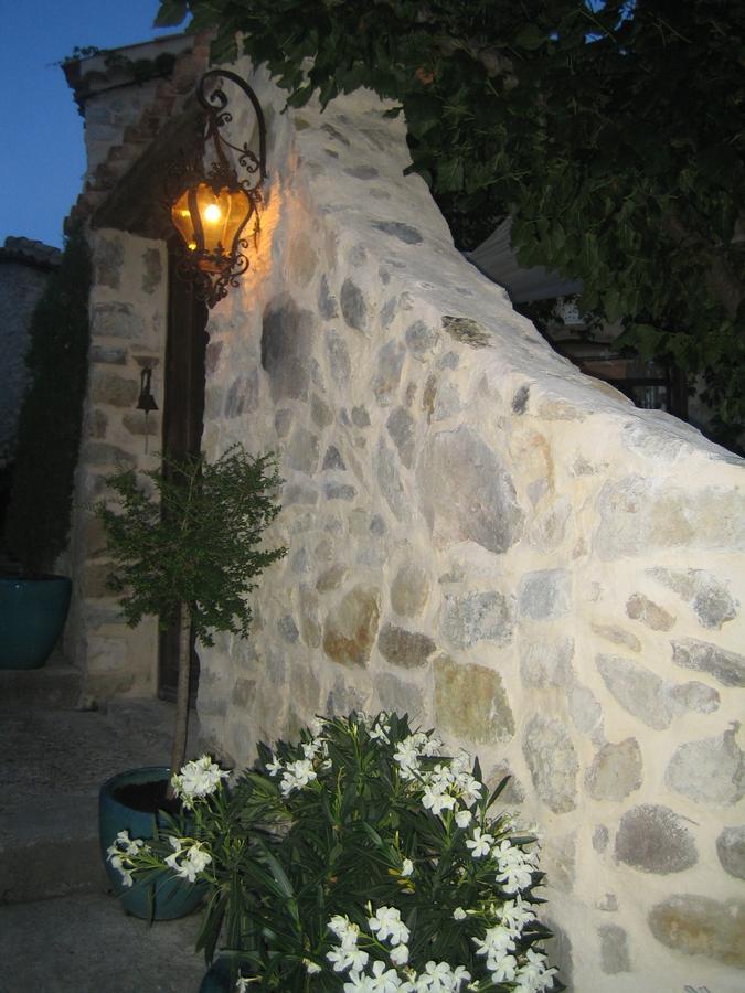 Les Vieux Murs Montfort  외부 사진